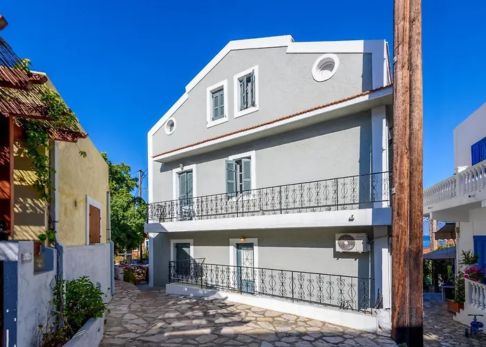 Fourlanou House